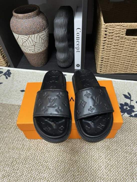 Picture of Louis Vuitton Slippers _SKULVsz38-46jyh0809772